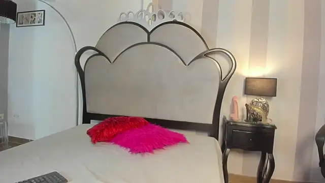 MiaAmore  online show from 04-09-26, 05:52