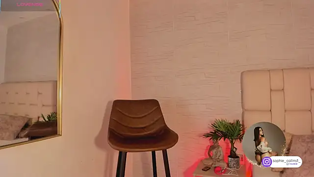 Snapshot of SophieCollins_1 chatting on 09-12-25, 11:32 SophieCollins 1 online show from 09-12-25, 11:32