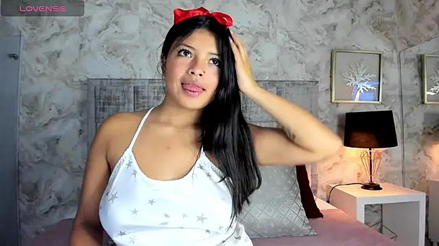 ashleythompson2025 online show from 12-15-25, 01:28