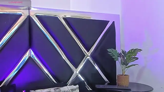 Snapshot of AlekRuizx chatting on 09-23-25, 05:53 AlekRuizx online show from 09-23-25, 05:53
