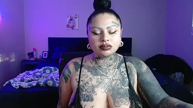 Snapshot of chicanachic13 chatting on 07-24-26, 02:40 chicanachic13 online show from 07-24-26, 02:40