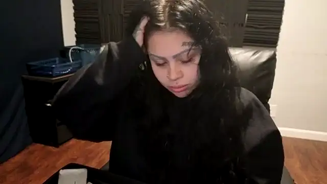 chicanachic13 online show from 11-05-25, 05:32