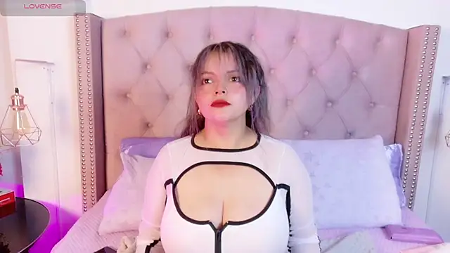 Snapshot of vintoria_cherry chatting on 06-17-26, 10:36 vintoria cherry online show from 06-17-26, 10:36