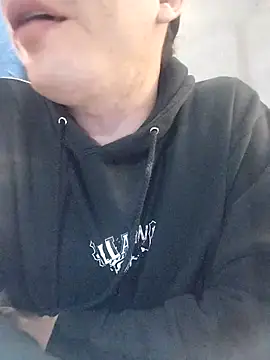 Snapshot of Max_Walker3 chatting on 10-28-25, 01:54 Max Walker3 online show from 10-28-25, 01:54