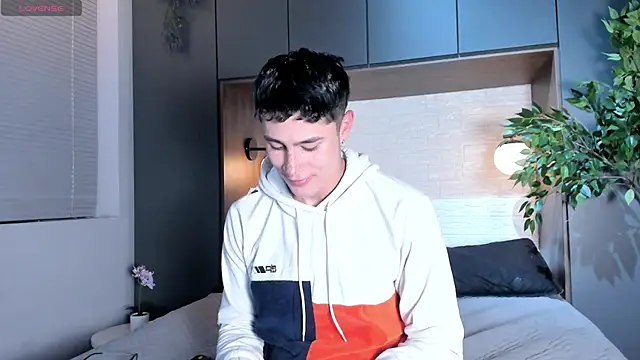 AustinJones  online show from 12-19-25, 07:49