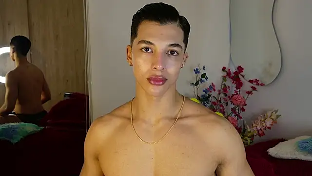 Snapshot of Troye_Williams chatting on 05-08-26, 10:52 Troye Williams online show from 05-08-26, 10:52