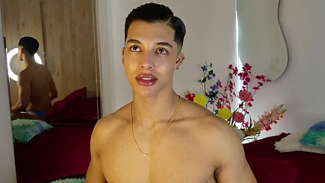 Snapshot of Troye_Williams chatting on 05-11-26, 02:45 Troye Williams online show from 05-11-26, 02:45