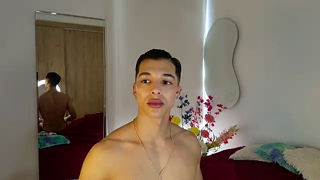 Snapshot of Troye_Williams chatting on 05-05-26, 02:31 Troye Williams online show from 05-05-26, 02:31