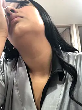 Miia Parker online show from 11-20-25, 01:01