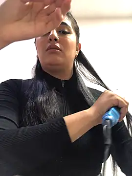 Miia Parker online show from 11-25-25, 01:22