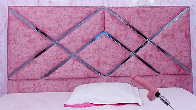 HOT EMIILY  online show from 10-03-25, 11:34