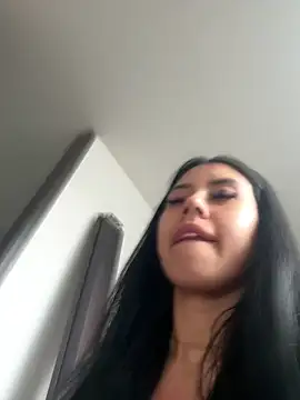 Victoria alson online show from 10-29-25, 01:54