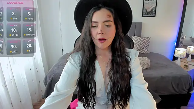 Snapshot of amaia_monet chatting on 10-20-25, 07:58 amaia monet online show from 10-20-25, 07:58