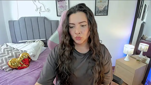 Snapshot of amaia_monet chatting on 03-04-26, 06:26 amaia monet online show from 03-04-26, 06:26