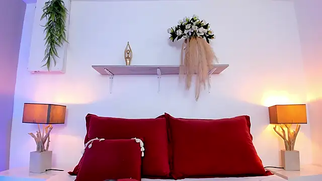 LuciaBenett  online show from 11-03-25, 06:55