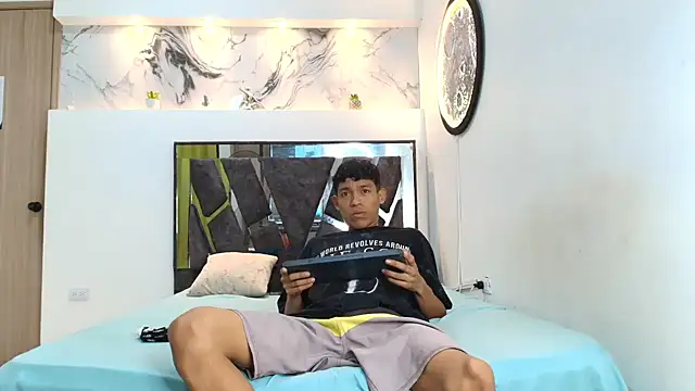 BEAUTY BOYS1 online show from 10-27-25, 07:20