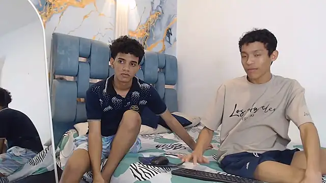 BEAUTY BOYS1 online show from 03-18-26, 10:32