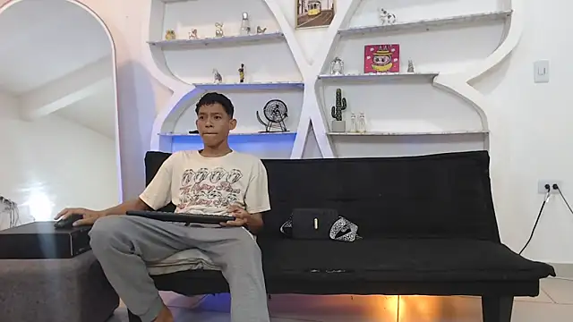 BEAUTY BOYS1 online show from 11-11-25, 07:14