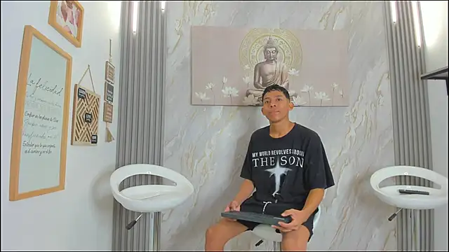 BEAUTY BOYS1 online show from 12-21-25, 07:10