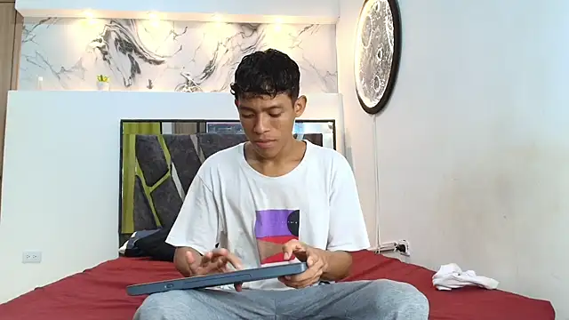 BEAUTY BOYS1 online show from 10-28-25, 07:18