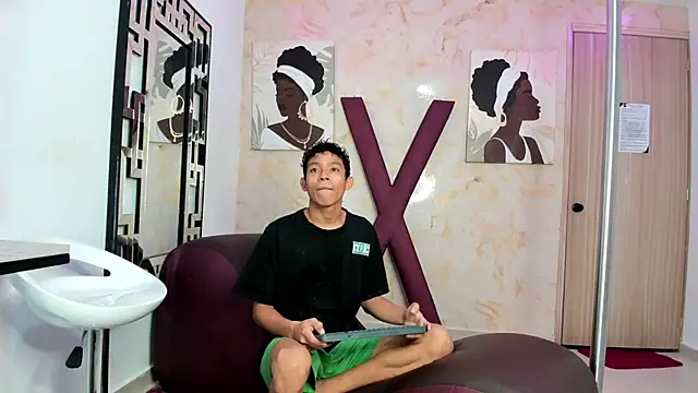 BEAUTY BOYS1 online show from 03-19-26, 01:22