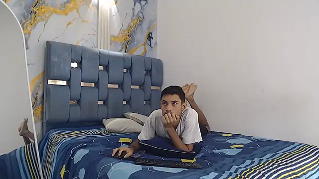 BEAUTY BOYS1 online show from 03-31-26, 01:35