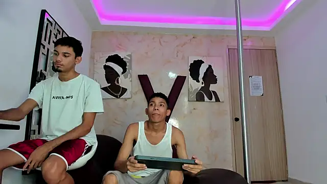 BEAUTY BOYS1 online show from 04-07-26, 01:35