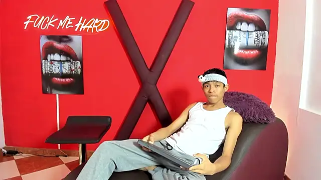 BEAUTY BOYS1 online show from 03-12-26, 07:18