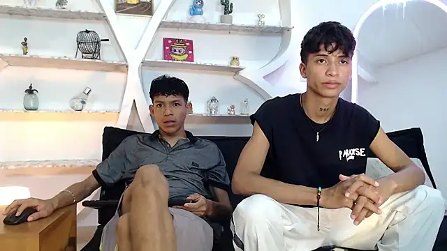 Snapshot of BEAUTY_BOYS1 chatting on 09-23-25, 07:15 BEAUTY BOYS1 online show from 09-23-25, 07:15