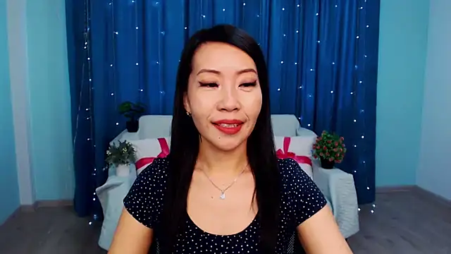 LiaPak online show from 10-20-25, 01:07