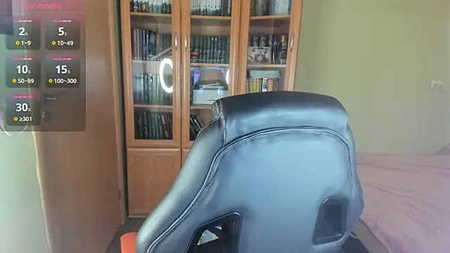 MiaLores online show from 04-12-26, 10:07