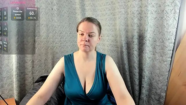 MiaLores online show from 11-12-25, 09:02