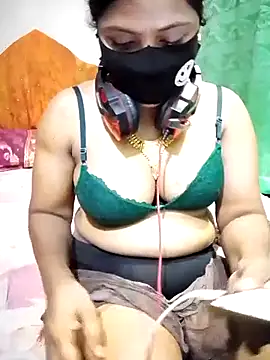 Mistompa24 online show from 10-26-25, 05:13