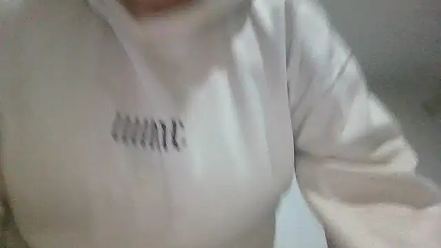 Snapshot of Hailey_Curvy chatting on 10-18-25, 04:47 Hailey Curvy online show from 10-18-25, 04:47