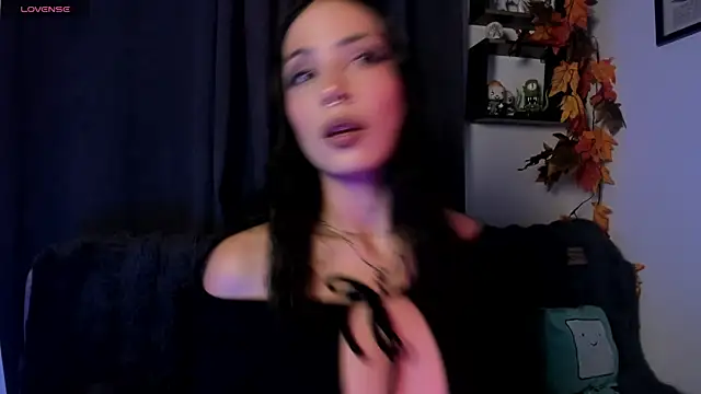 Snapshot of Seraphine_hell chatting on 05-28-26, 06:10 Seraphine hell online show from 05-28-26, 06:10