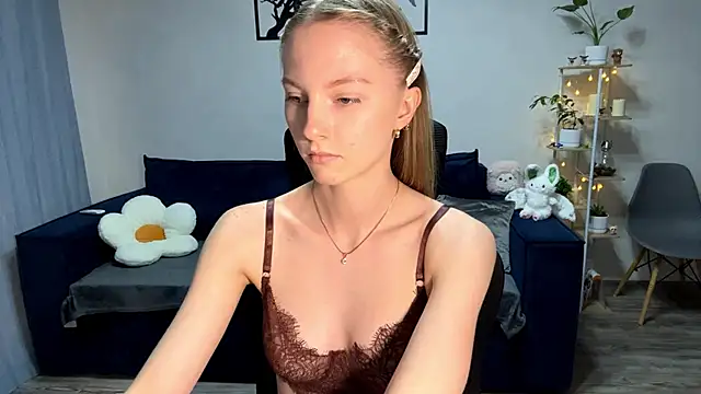 BrightAnnie online show from 10-05-25, 03:03