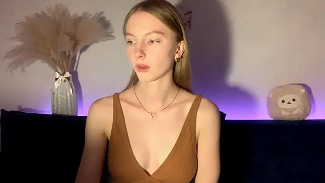 BrightAnnie online show from 09-25-25, 03:29