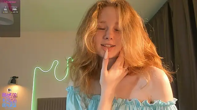 Snapshot of BreezeJam chatting on 10-14-25, 12:17 BreezeJam online show from 10-14-25, 12:17