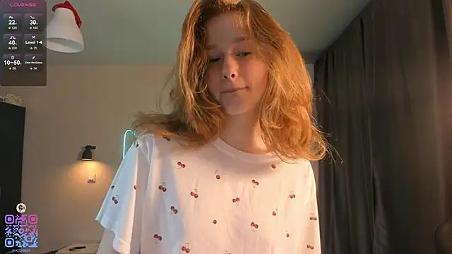 Snapshot of BreezeJam chatting on 10-13-25, 03:13 BreezeJam online show from 10-13-25, 03:13