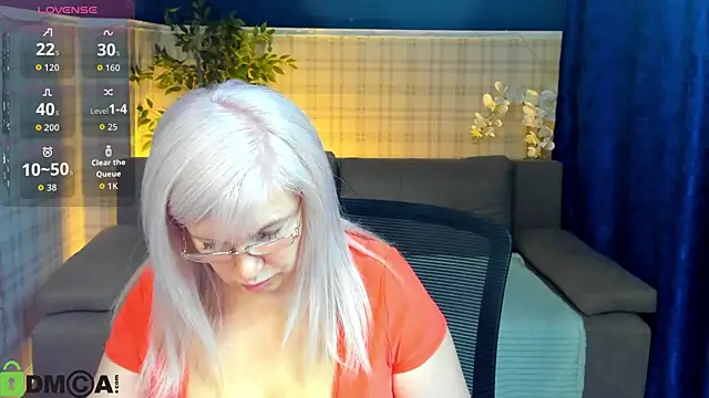 Snapshot of Hella_Fabel chatting on 05-04-26, 01:20 Hella Fabel online show from 05-04-26, 01:20