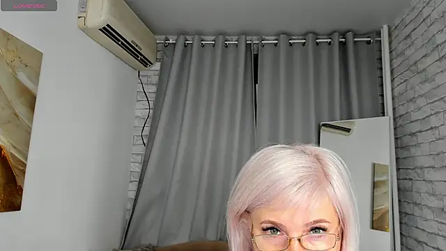 Hella Fabel online show from 12-14-25, 01:12