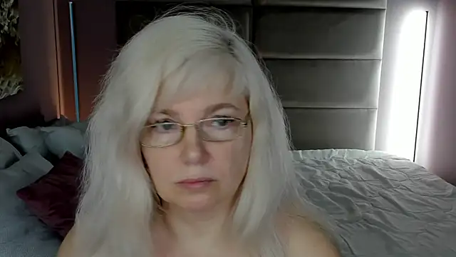 Snapshot of Hella_Fabel chatting on 05-30-26, 01:12 Hella Fabel online show from 05-30-26, 01:12