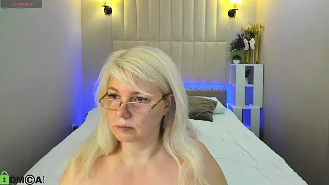Snapshot of Hella_Fabel chatting on 06-15-26, 01:06 Hella Fabel online show from 06-15-26, 01:06