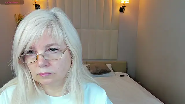 Snapshot of Hella_Fabel chatting on 06-07-26, 01:11 Hella Fabel online show from 06-07-26, 01:11