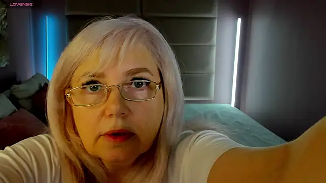 Snapshot of Hella_Fabel chatting on 05-14-26, 01:13 Hella Fabel online show from 05-14-26, 01:13