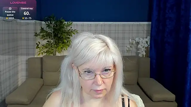 Snapshot of Hella_Fabel chatting on 05-27-26, 01:04 Hella Fabel online show from 05-27-26, 01:04
