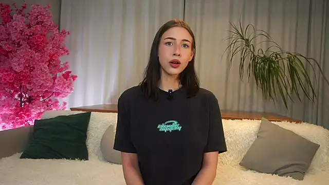 EviaRabasca online show from 10-12-25, 11:22