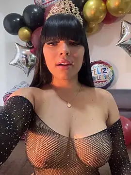 Snapshot of BrendaCrean chatting on 12-22-25, 11:43 BrendaCrean online show from 12-22-25, 11:43