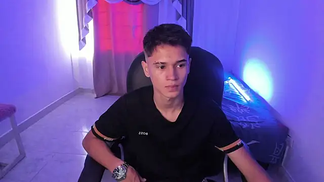 Snapshot of Aron_Boyy chatting on 11-01-25, 08:46 Aron Boyy online show from 11-01-25, 08:46