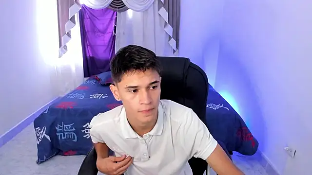 Snapshot of Aron_Boyy chatting on 10-06-25, 07:47 Aron Boyy online show from 10-06-25, 07:47